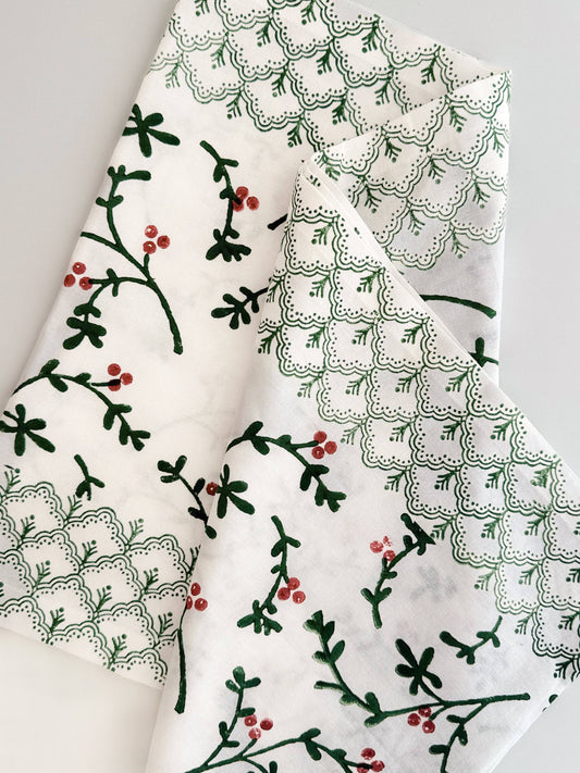 Table Runner - Winterberry, Evergreen & Red