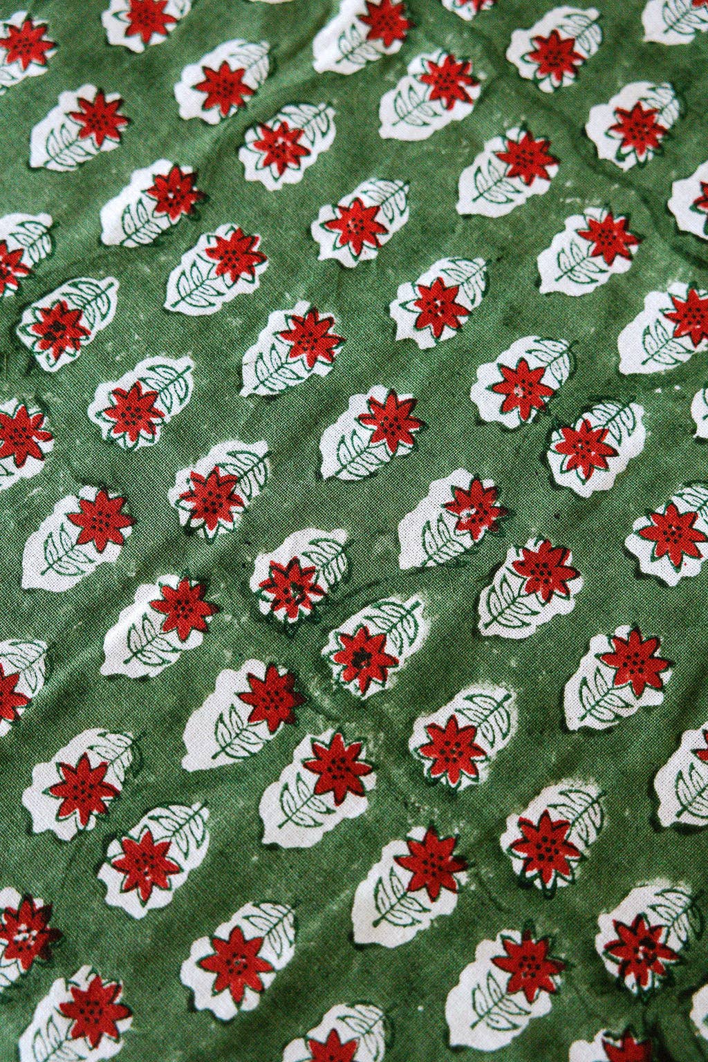 Table Throw - Christmas Lily - Sage & Red