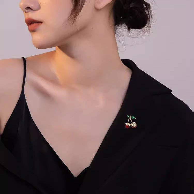 Ole - Cherry Alloy Rhinestone Mahjong Brooch