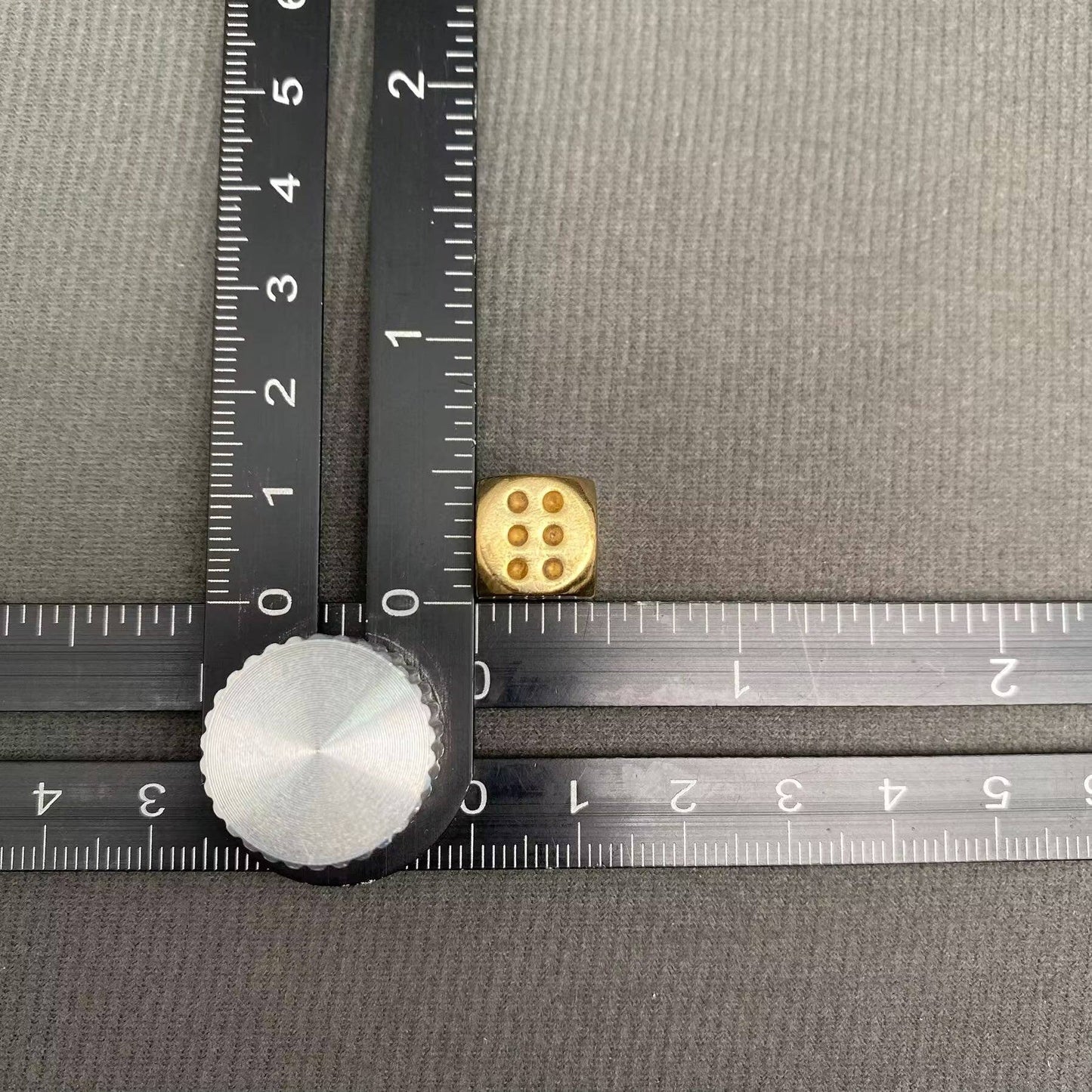 2pcs Brass Dice