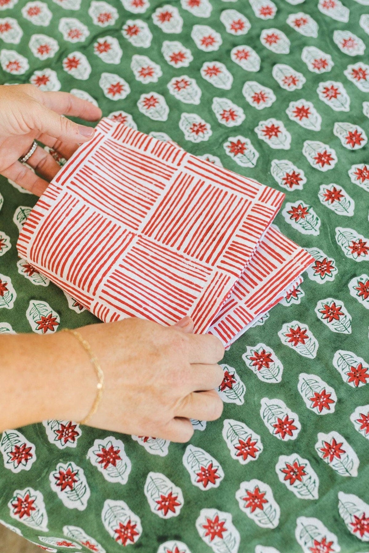 Table Throw - Christmas Lily - Sage & Red